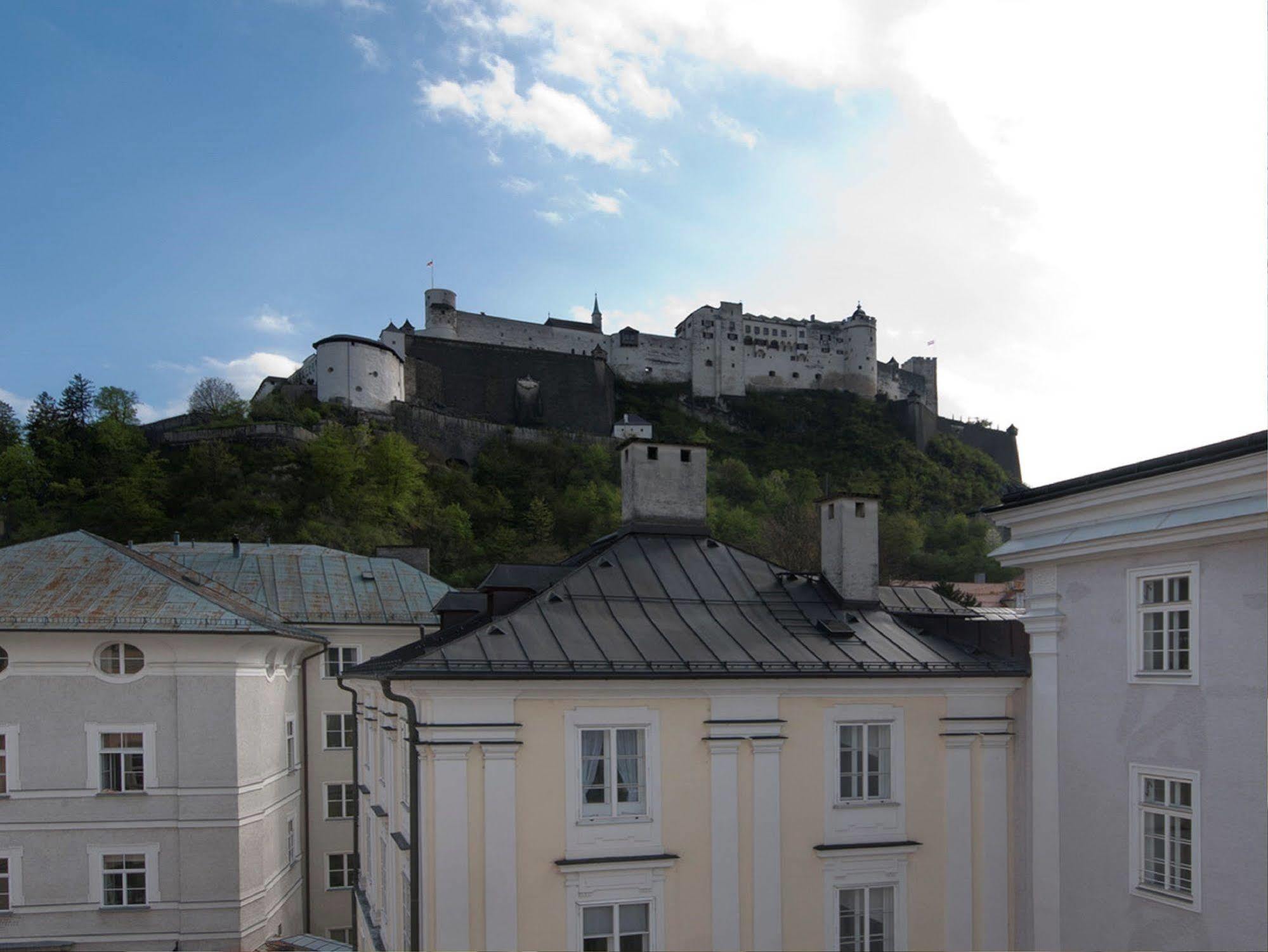 Altstadthotel Weisse Taube Salzburg Buitenkant foto